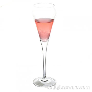 Copa de cristal brindando copas de champán copas